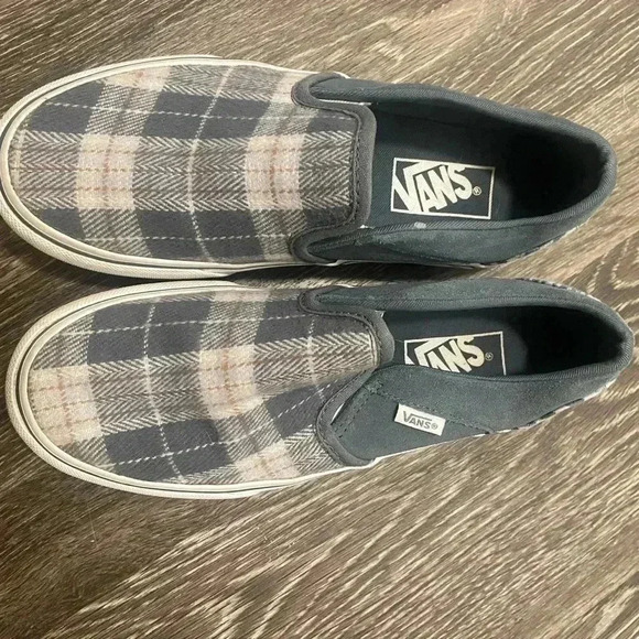 Plaid platform slip on Asher Vans . Size 6 - Picture 2 of 3